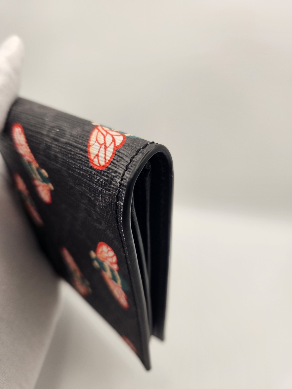 GUCCI Bestiary With Bee Print In Black Bifold Wallet - Picture 12 of 13